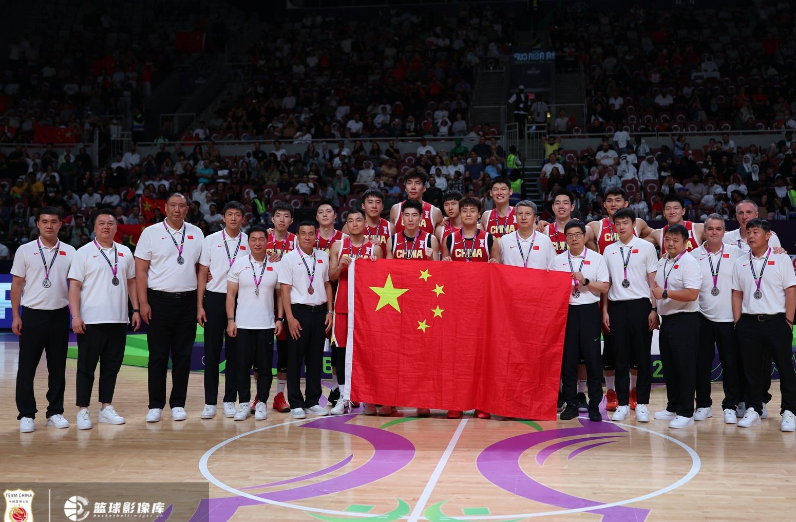 亚洲篮球谁与争锋 团结一致的中国男篮不可撼动